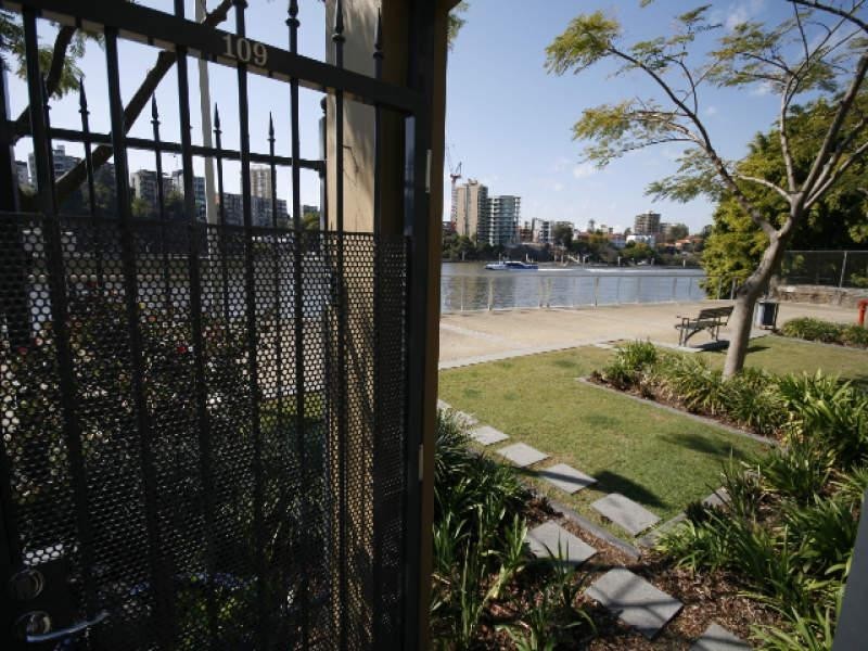 1 Holman Street, Kangaroo Point QLD 4169