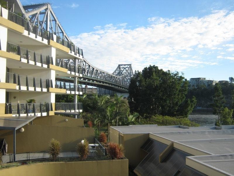 1 Holman, Kangaroo Point QLD 4169