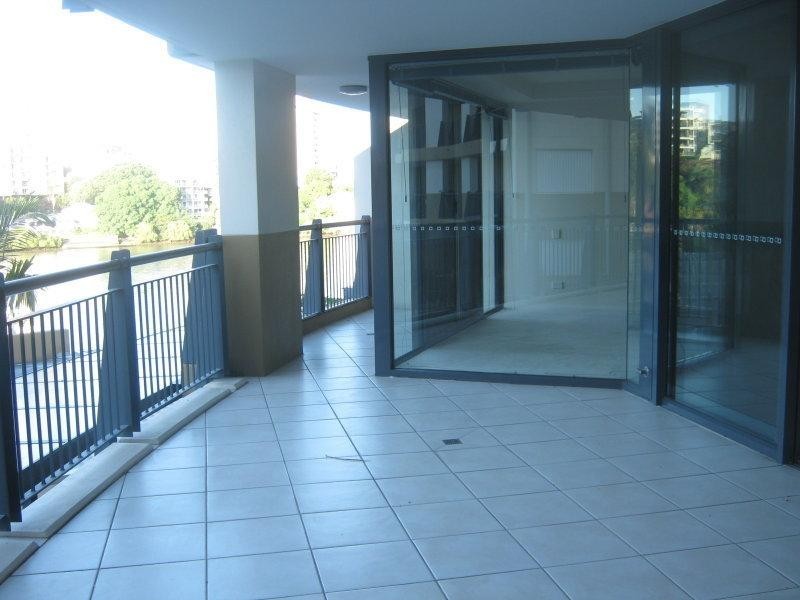 1 Holman, Kangaroo Point QLD 4169