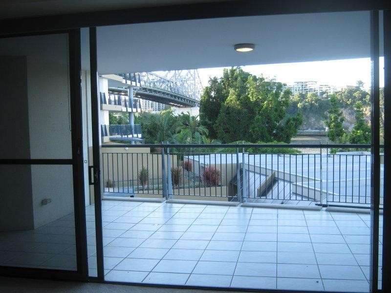 1 Holman, Kangaroo Point QLD 4169