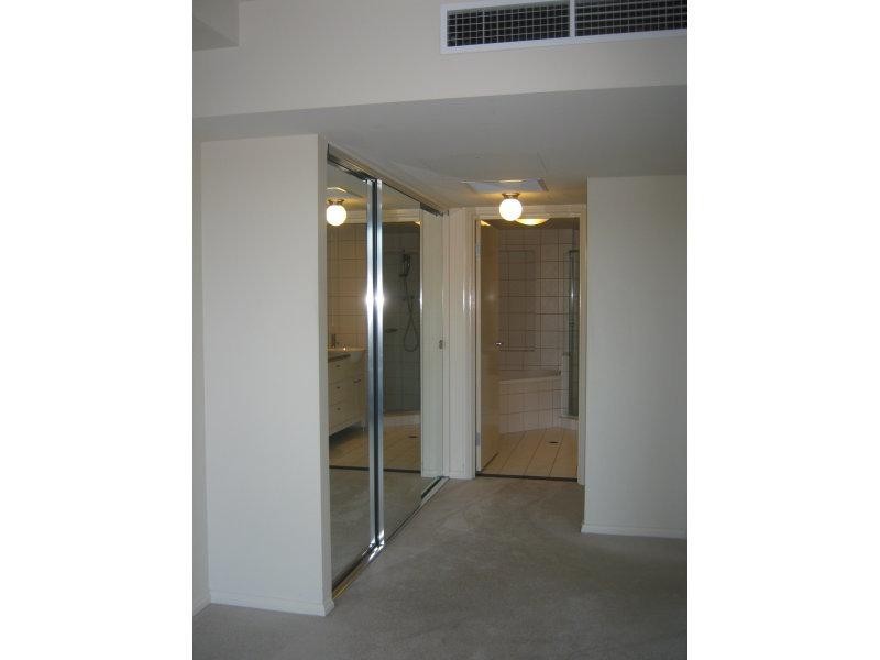 1 Holman, Kangaroo Point QLD 4169