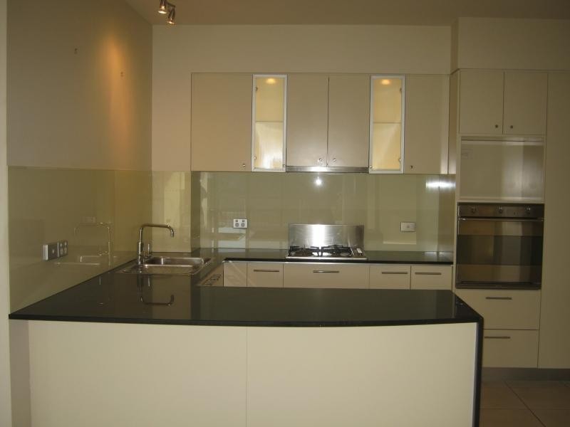 1 Holman, Kangaroo Point QLD 4169