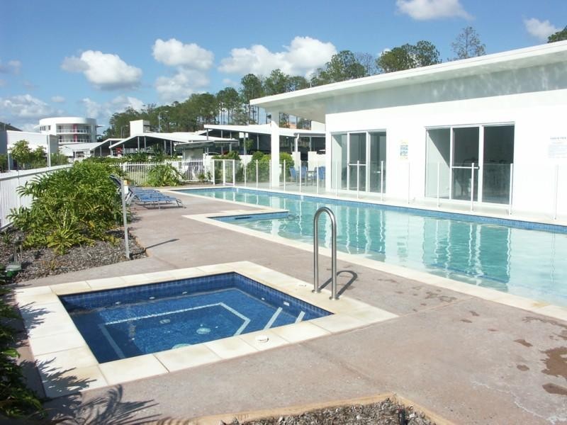 98 University Drive, Varsity Lakes QLD 4227