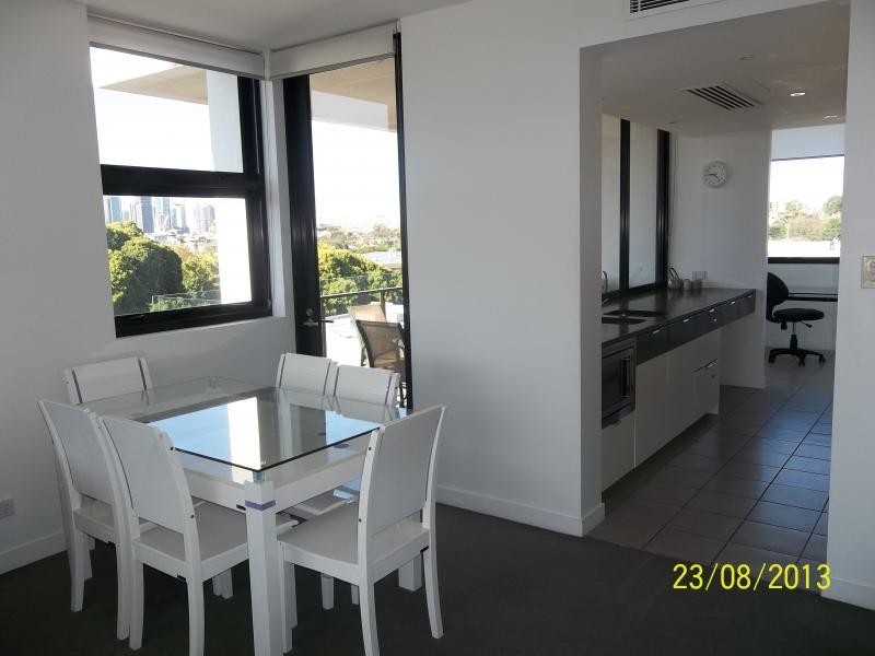 10 Pidgeon Close, West End QLD 4101