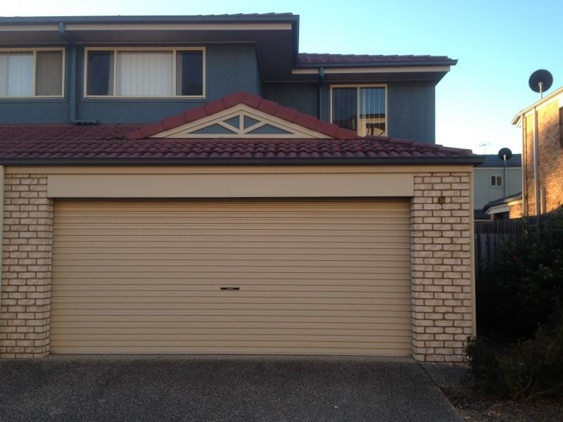 100 OAKMONT AVENUE, Oxley QLD 4075