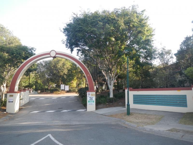 28 Ancona St, Carrara QLD 4211