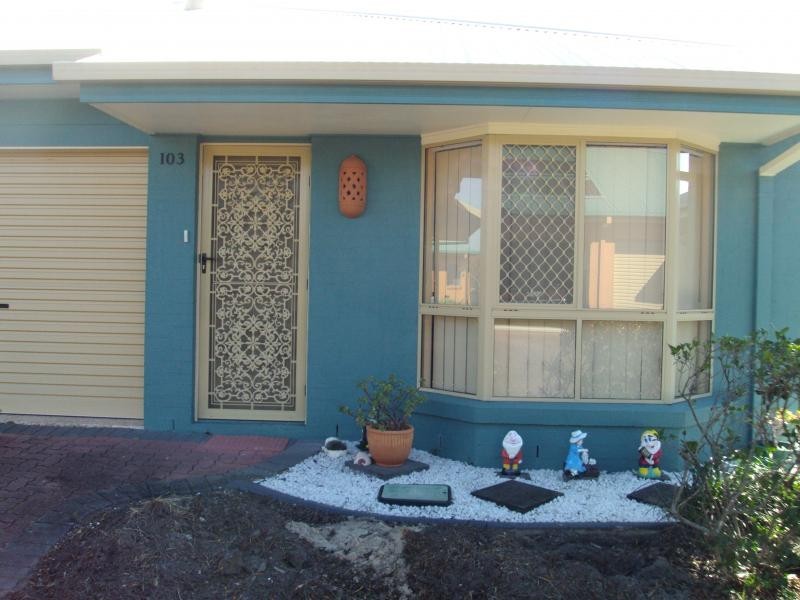 40 Lakeside Crescent, Currimundi QLD 4551