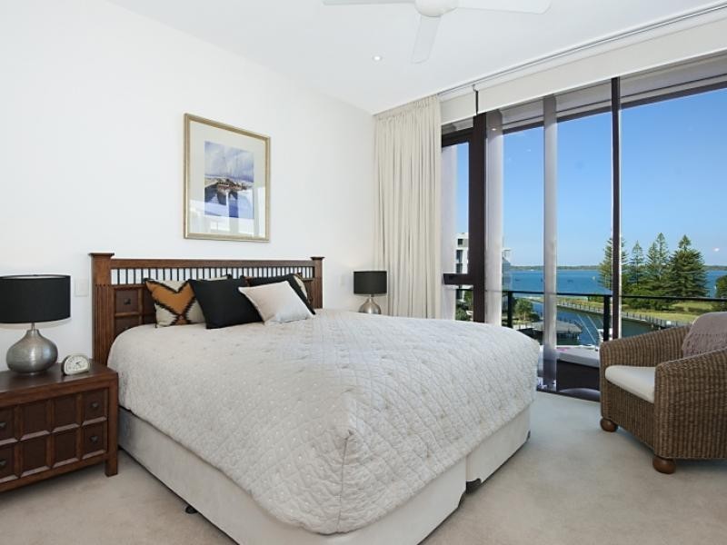 323 Bayview Street, Hollywell QLD 4216