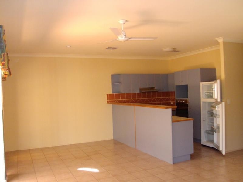 40 Lakeside Crescent, Currimundi QLD 4551