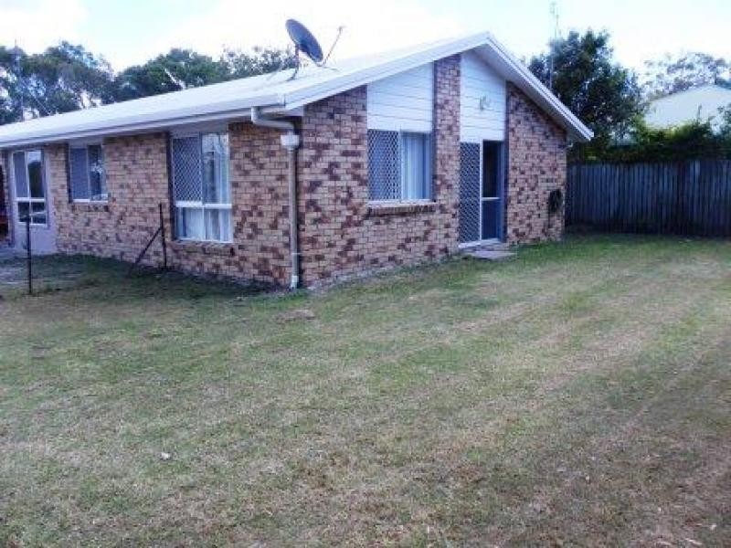 12 Bayrise Drive, Urangan QLD 4655