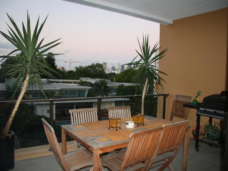 10 Pidgeon Close, West End QLD 4101