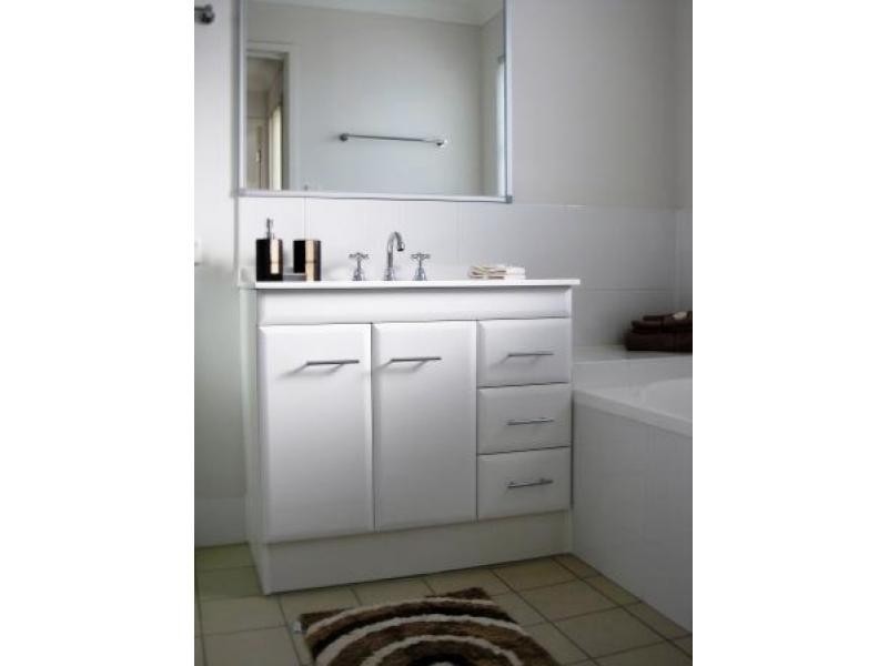 2 Toohey Street, Pacific Pines QLD 4211