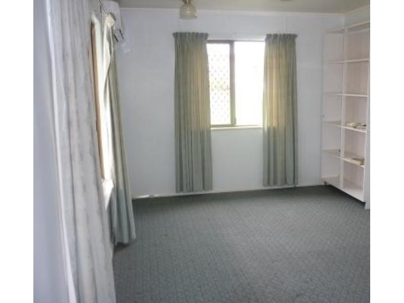 27 Hibiscus St, Urangan QLD 4655