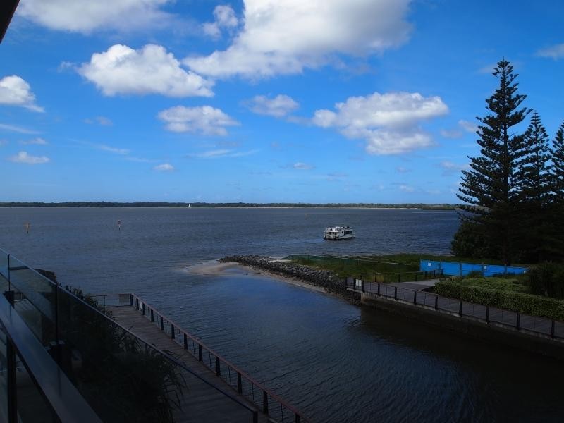 323 Bayview Street Bayview Street, Hollywell QLD 4216