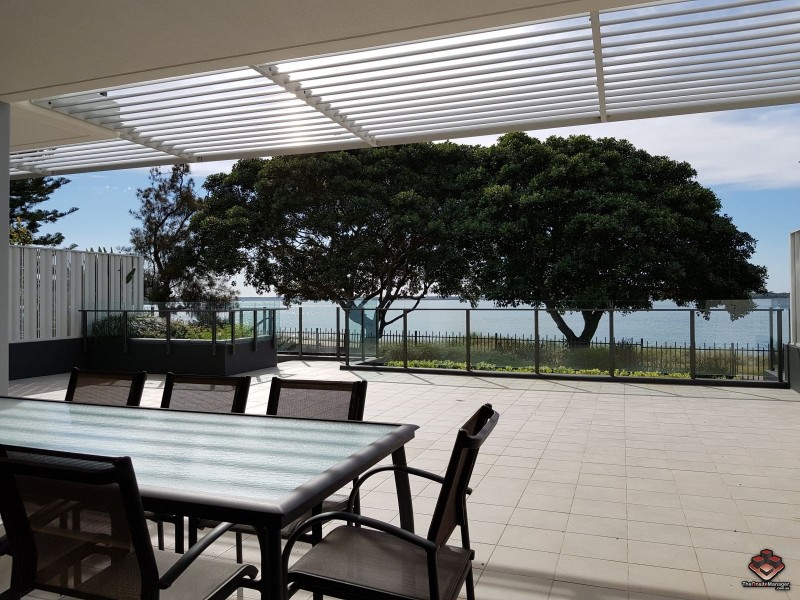 323 Bayview Street, Paradise Point QLD 4216