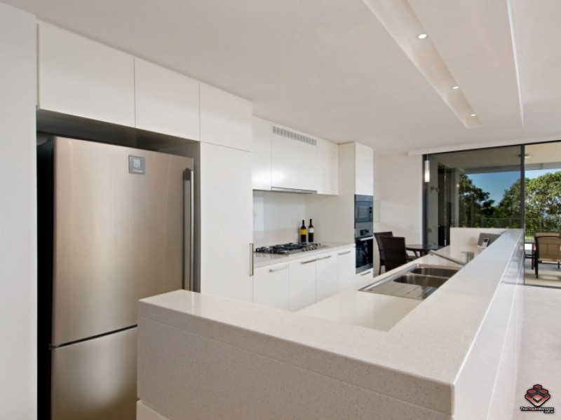 323 Bayview Street, Paradise Point QLD 4216