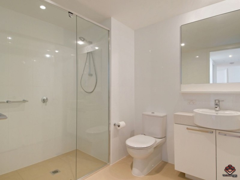 323 Bayview Street, Paradise Point QLD 4216