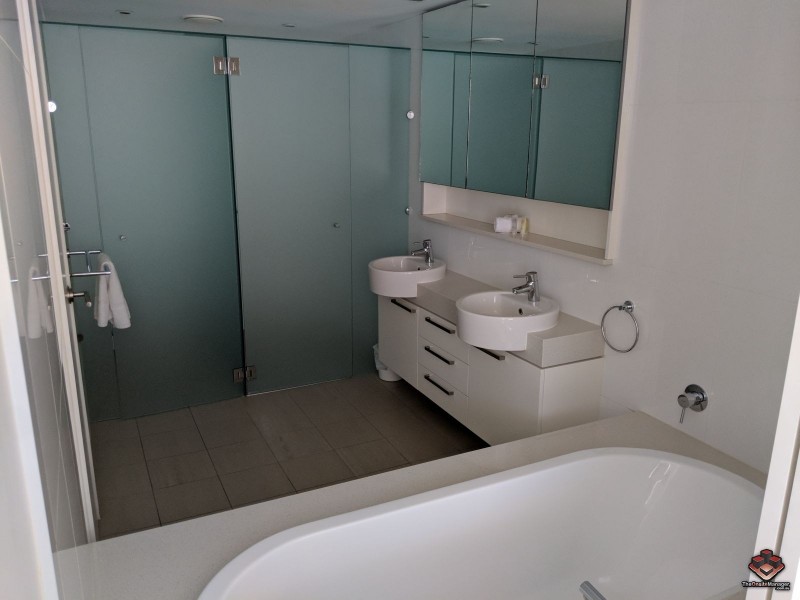 323 Bayview Street, Paradise Point QLD 4216