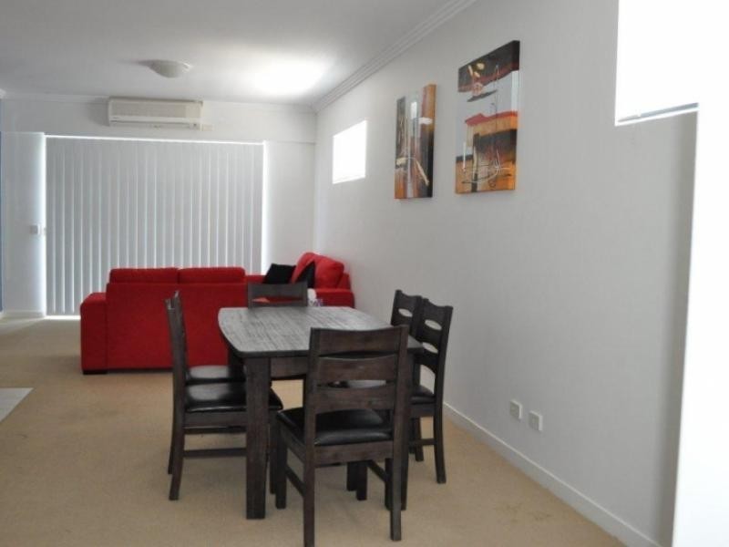 98 University Drive, Varsity Lakes QLD 4227