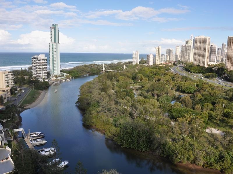 24 Breaker Street, Main Beach QLD 4217