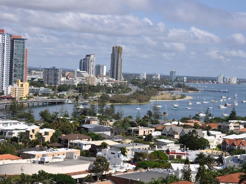 24 Breaker Street, Main Beach QLD 4217