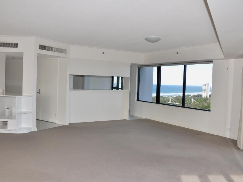 24 Breaker Street, Main Beach QLD 4217