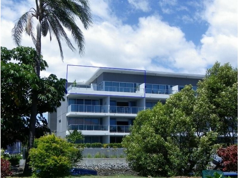 33-37 Madang Crescent, Runaway Bay QLD 4216