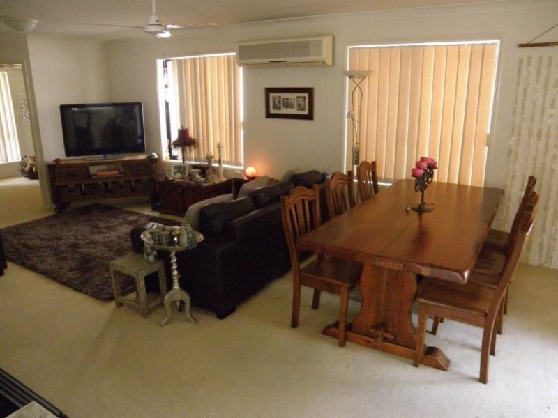 110 Scrub Rd, Carindale QLD 4152