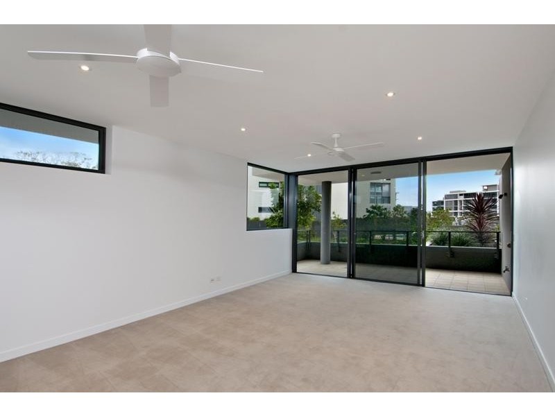 323 Bayview Street, Hollywell QLD 4216