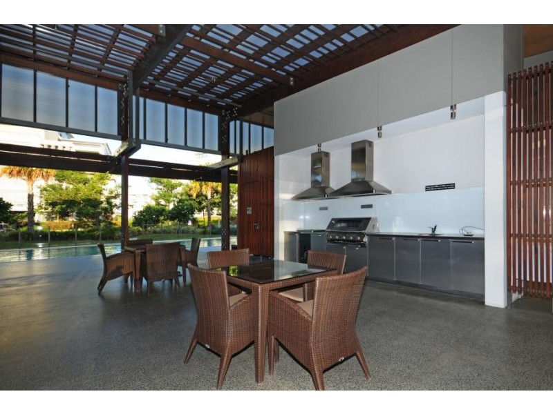 323 Bayview Street, Hollywell QLD 4216