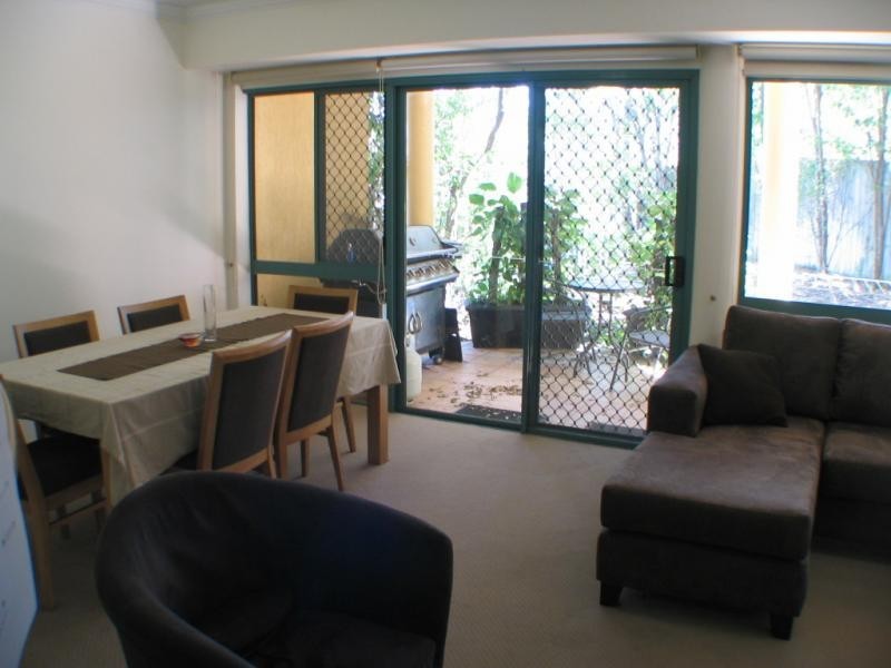 33 Hazelwood Street, Highgate Hill QLD 4101