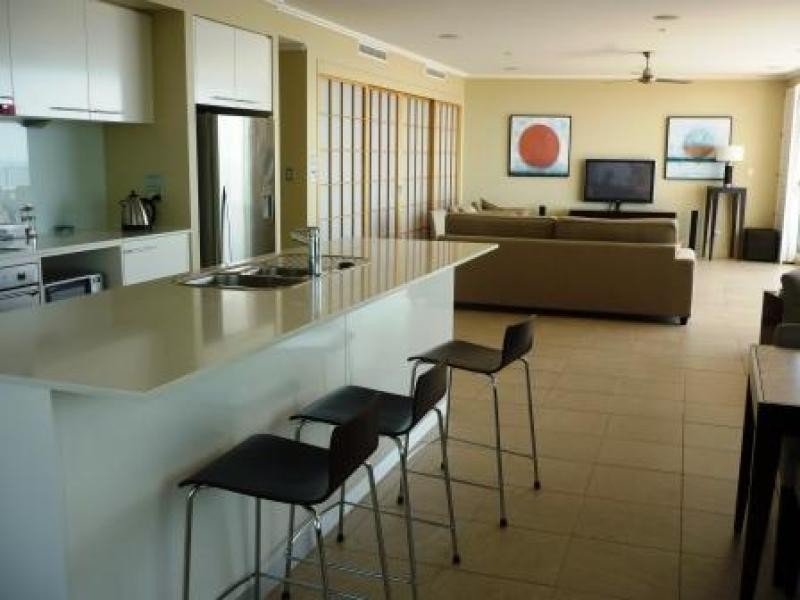 569-571 The Esplanade, Urangan QLD 4655