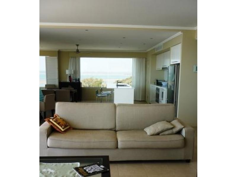 569-571 The Esplanade, Urangan QLD 4655