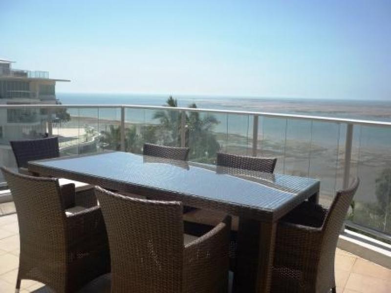 569-571 The Esplanade, Urangan QLD 4655