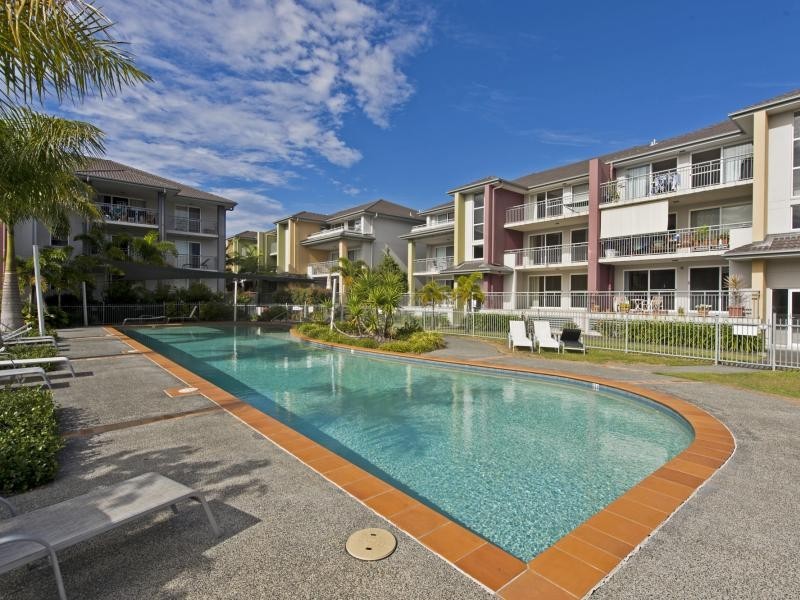 33 Clark Street, Biggera Waters QLD 4216