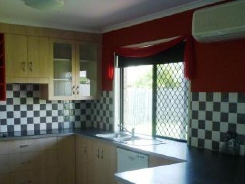 6 Wyuna Crt, Urangan QLD 4655