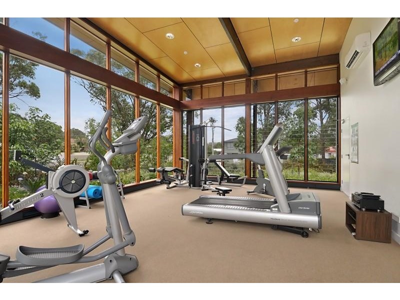 323 Bayview Street, Hollywell QLD 4216