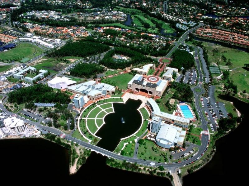 98 University Drive, Varsity Lakes QLD 4227