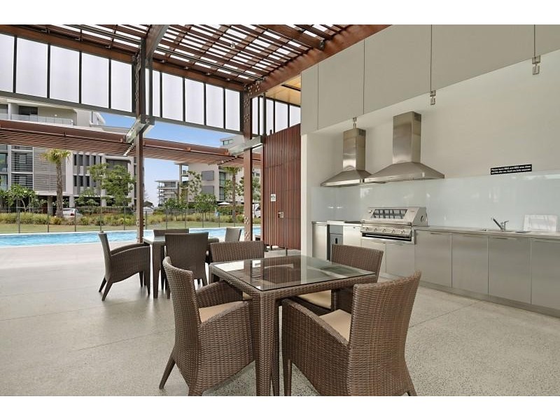 323 Bayview Street, Hollywell QLD 4216