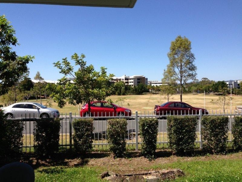 98 University Drive, Varsity Lakes QLD 4227