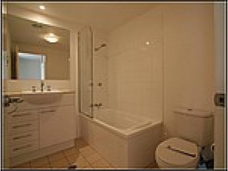 98 University Drive, Varsity Lakes QLD 4227