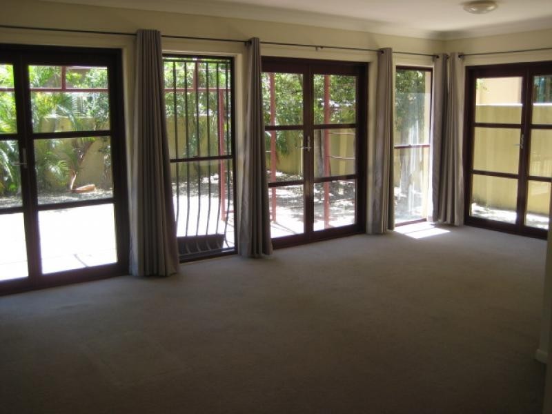 53 Woodroffe Ave, Main Beach QLD 4217