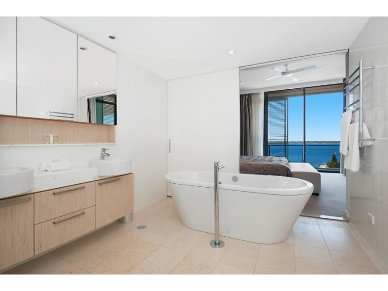 323 Bayview Street, Hollywell QLD 4216