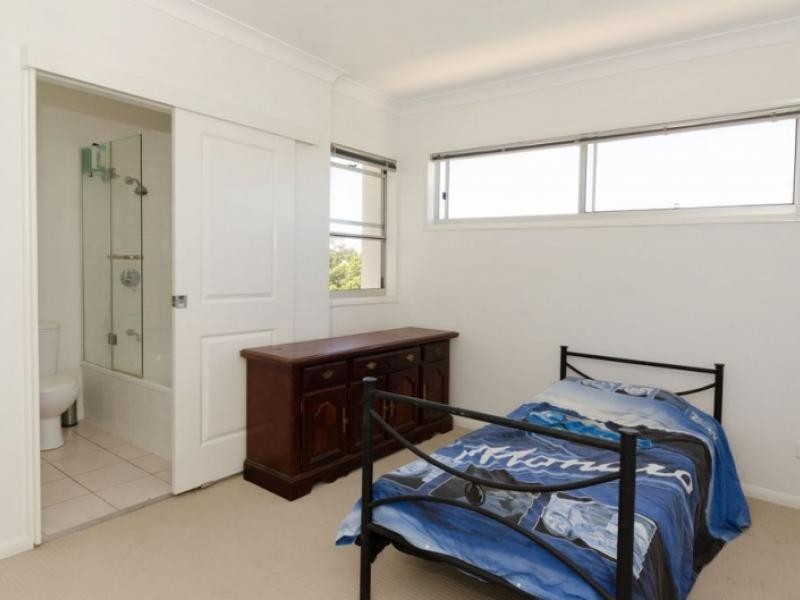 9 Murray St, Clontarf QLD 4019