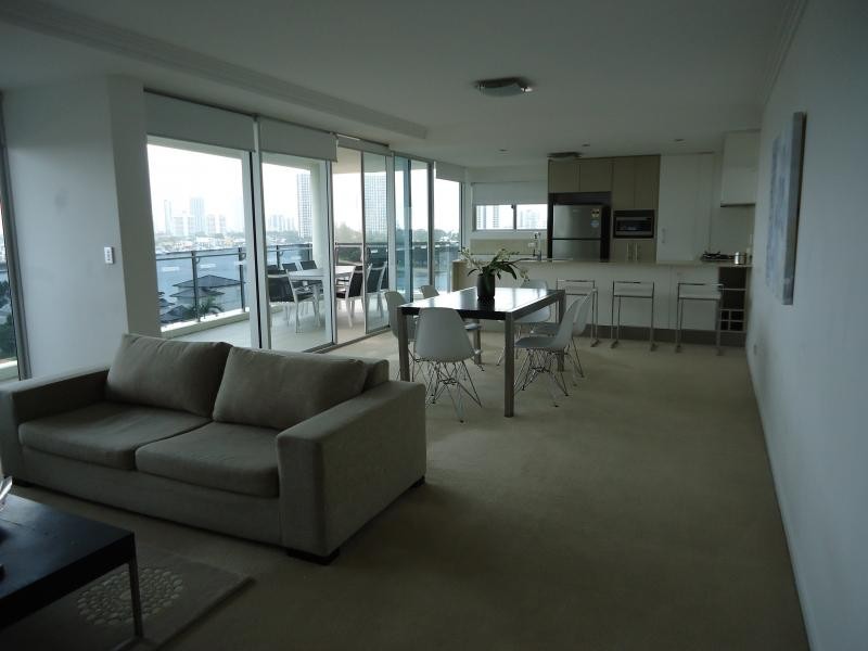 53 Darrambal, Chevron Island QLD 4217