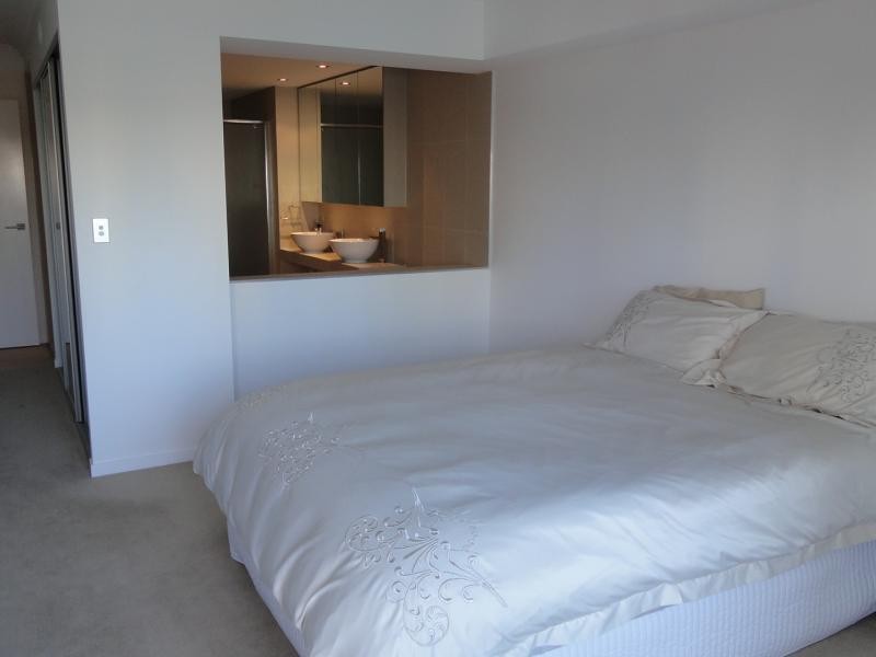 53 Darrambal, Chevron Island QLD 4217