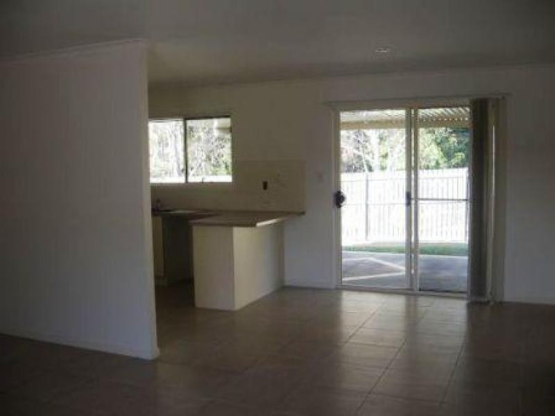 10 DAINTREE DRIVE, Urangan QLD 4655