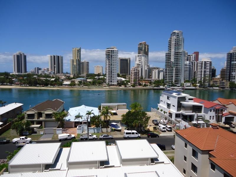 53 Darrambal, Chevron Island QLD 4217