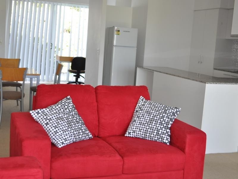 98 University Drive, Varsity Lakes QLD 4227