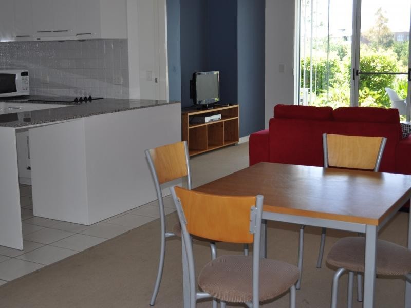 98 University Drive, Varsity Lakes QLD 4227